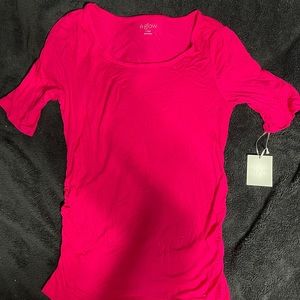 🤰short sleeve shirt w/ scoop neckline Pink 💕